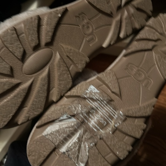 Ugg slippers - Picture 2 of 5